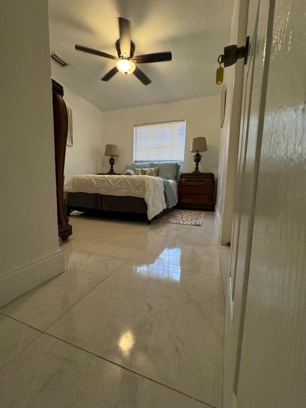 Ludge By Miami Airport Albergue Exterior foto